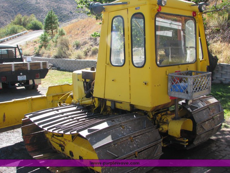 image for item 2091 Oliver Tractor