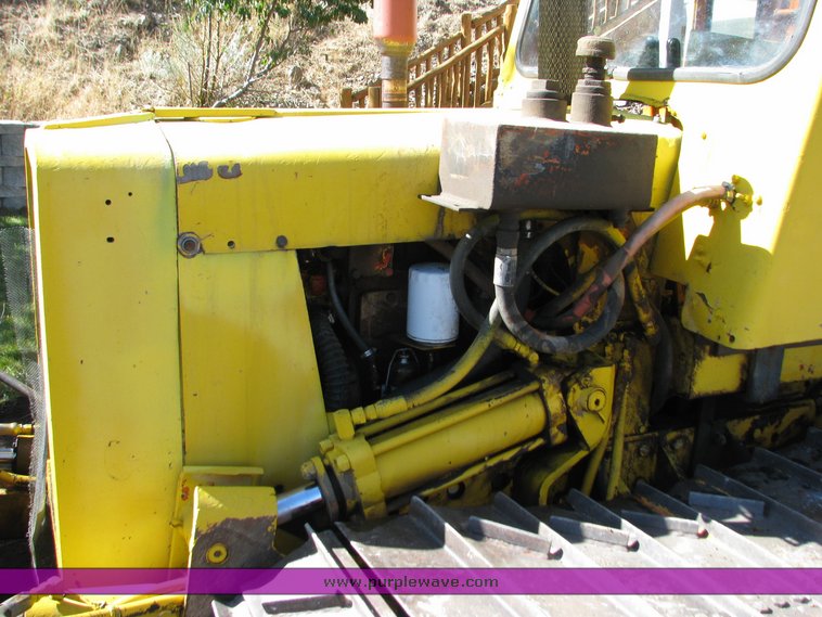 image for item 2091 Oliver Tractor