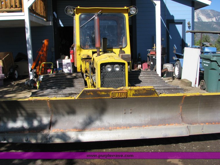 image for item 2091 Oliver Tractor