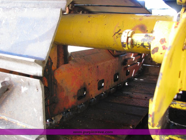 image for item 2091 Oliver Tractor