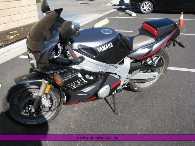 image for item 2134 1990 Yamaha FZR 600