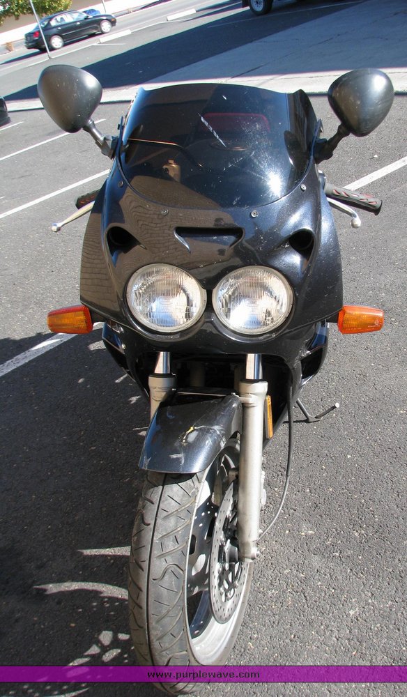 image for item 2134 1990 Yamaha FZR 600