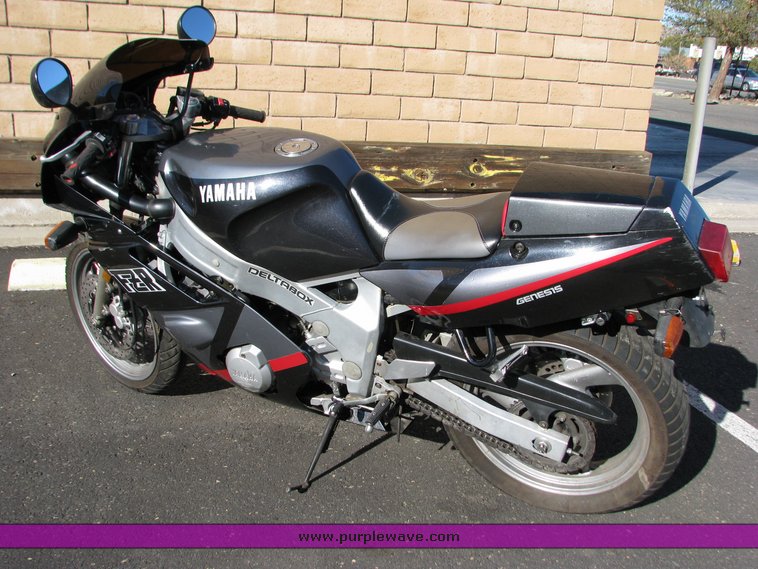 image for item 2134 1990 Yamaha FZR 600