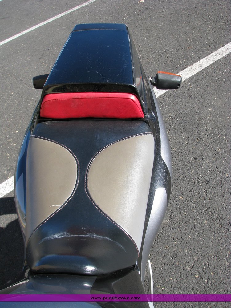 image for item 2134 1990 Yamaha FZR 600