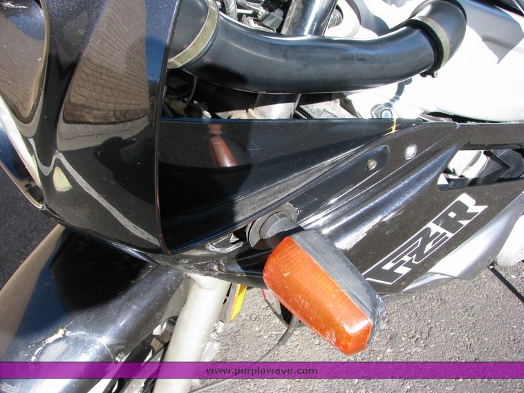 image for item 2134 1990 Yamaha FZR 600