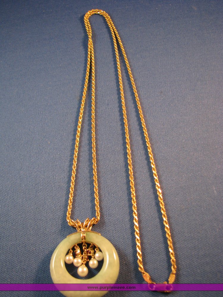 image for item 5027 14K chain and jade pendant