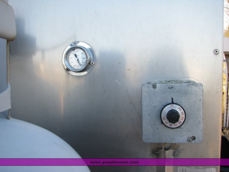 image for item 6000 1997 Holstein 300 Sweet Corn Cooker/Trailer