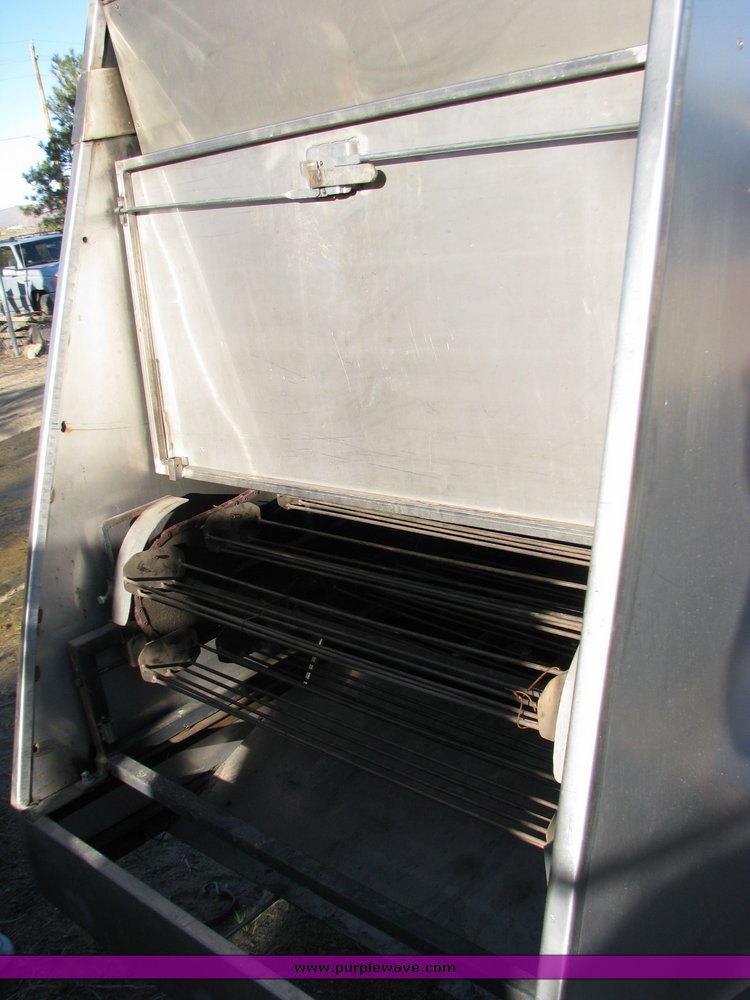 image for item 6000 1997 Holstein 300 Sweet Corn Cooker/Trailer