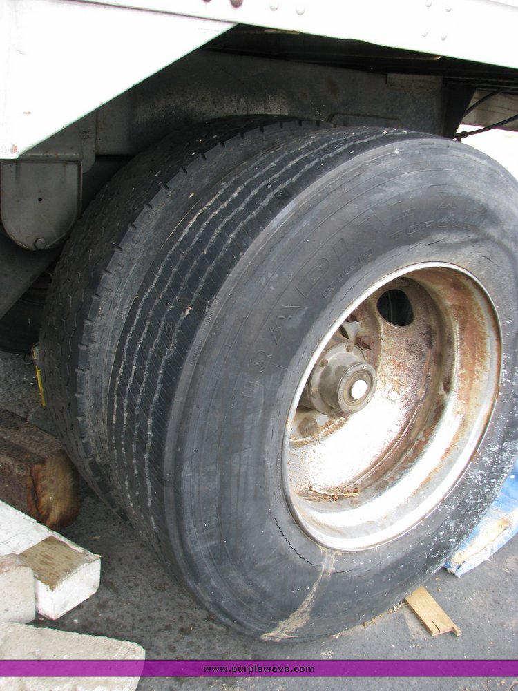 image for item 9002 1983 Great Dane refrigerated trailer