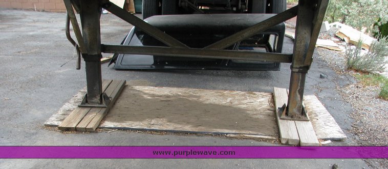 image for item 9002 1983 Great Dane refrigerated trailer