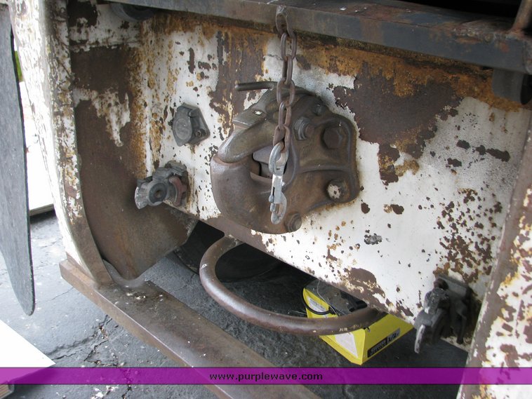 image for item 9002 1983 Great Dane refrigerated trailer