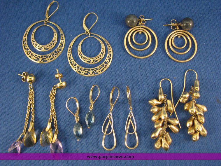 image for item 3153 (5) 14K pair of earrings