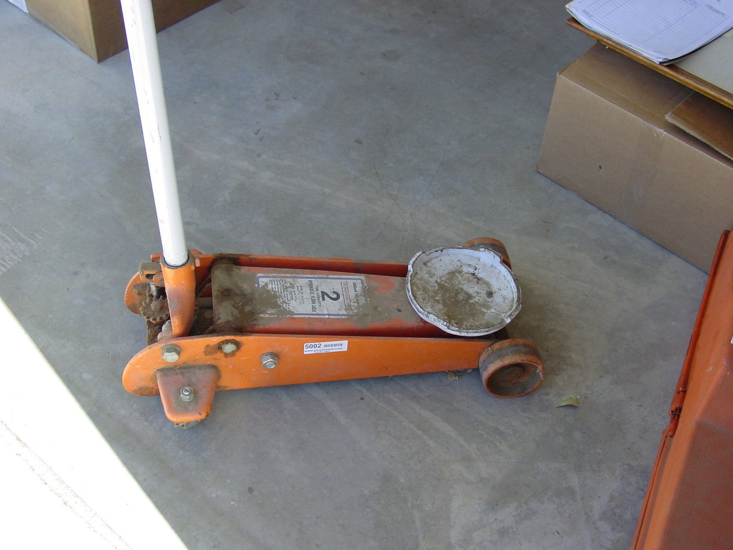 image for item 5002 Allied 2 ton hydraulic jack