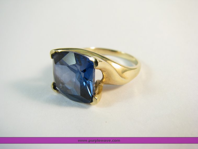 image for item 2003 10K yellow gold ring