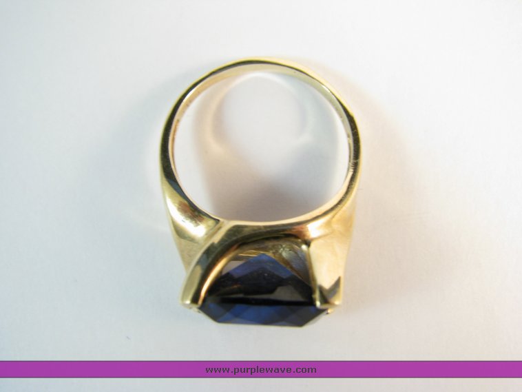 image for item 2003 10K yellow gold ring