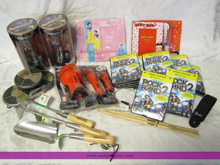 (6) picture frames in Carson City, NV Item 2233 sold Purple Wave