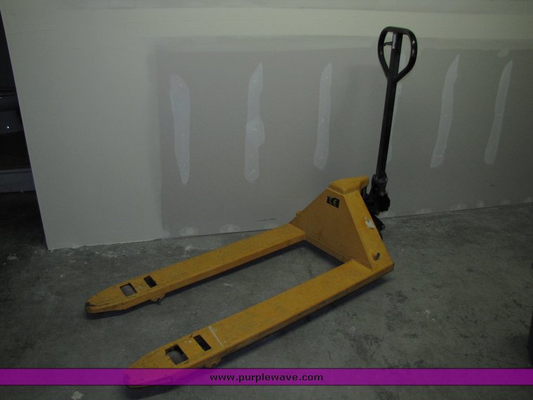 image for item 5020 U-Line Pallet Jack
