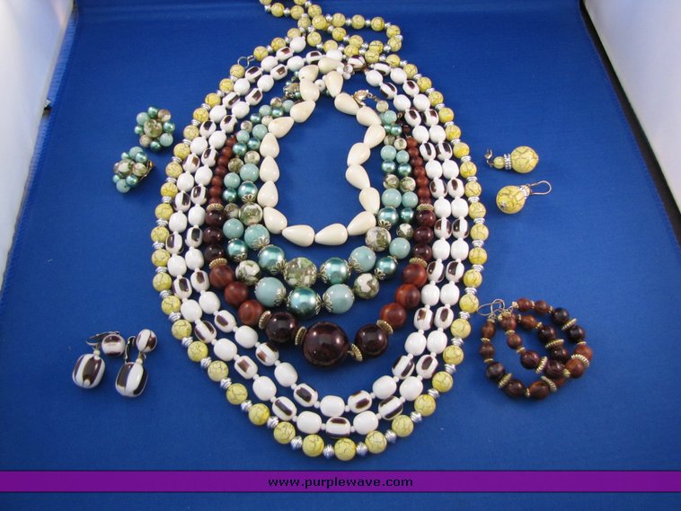 image for item 7249 4 vintage necklaces