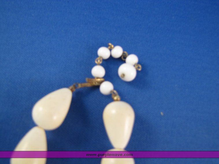 image for item 7249 4 vintage necklaces