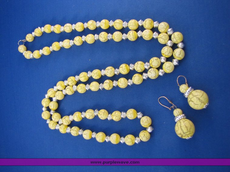 image for item 7249 4 vintage necklaces