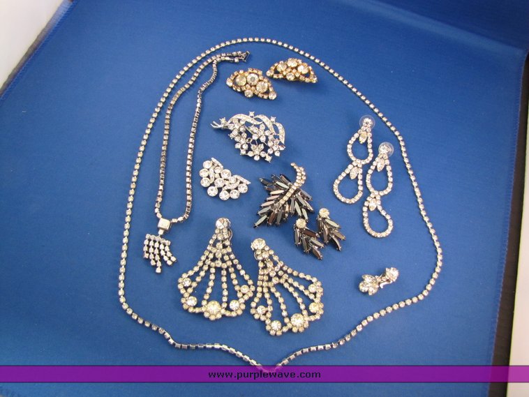 image for item 7252 Vintage crystal and silver jewelry