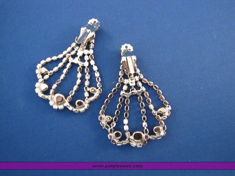 image for item 7252 Vintage crystal and silver jewelry