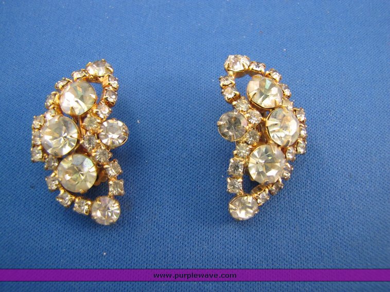image for item 7252 Vintage crystal and silver jewelry