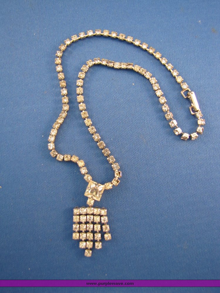 image for item 7252 Vintage crystal and silver jewelry