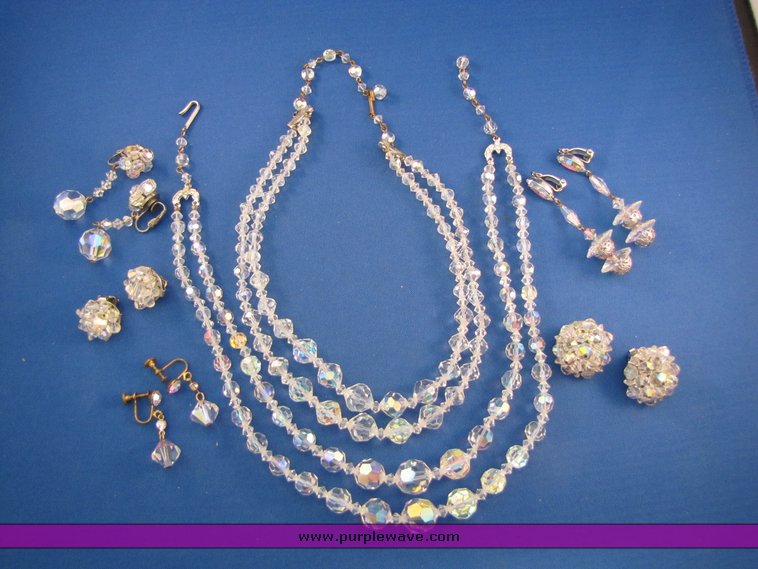 image for item 7253 Vintage crystal and silver jewelry