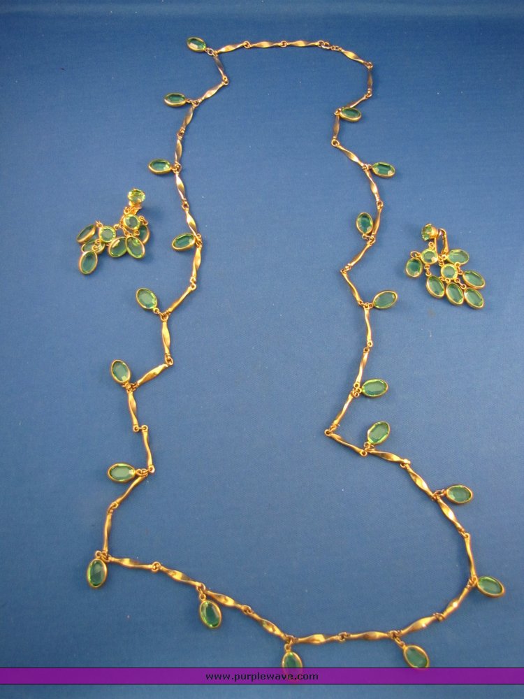 image for item 7255 Gold tone and pink vintage necklace