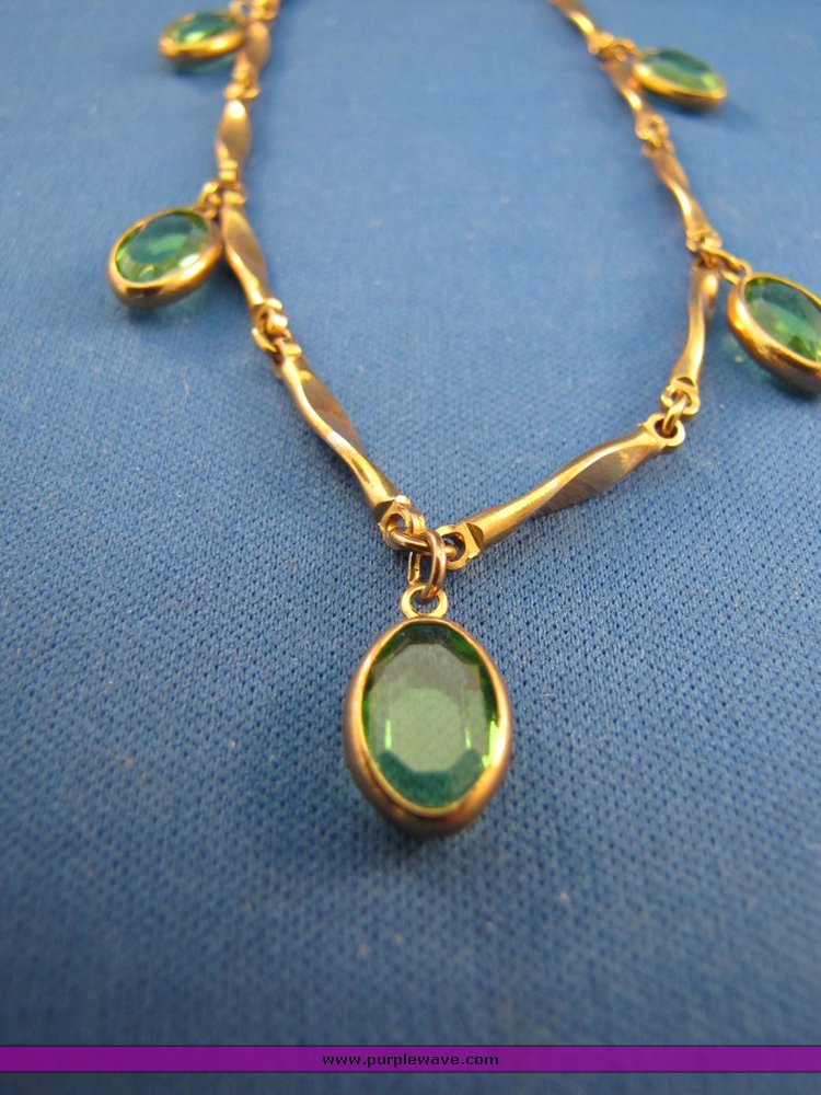 image for item 7255 Gold tone and pink vintage necklace