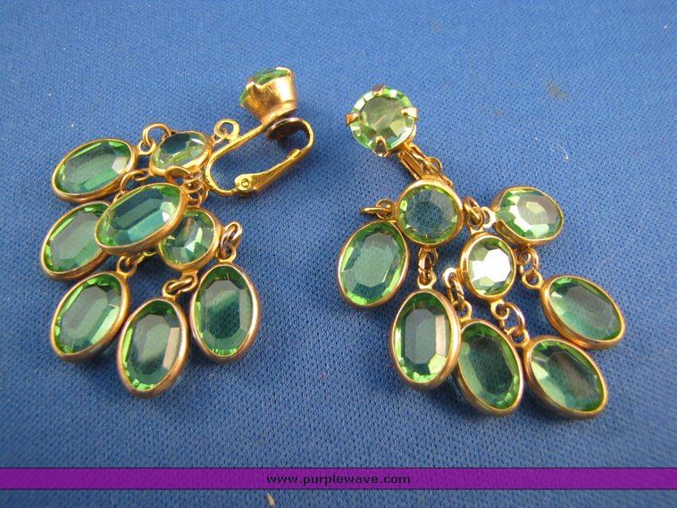 image for item 7255 Gold tone and pink vintage necklace