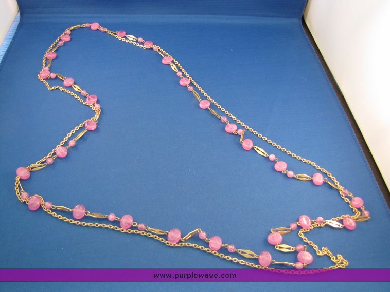 image for item 7255 Gold tone and pink vintage necklace