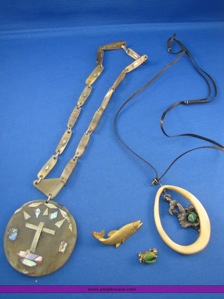 image for item 7257 Abalone shell and silver necklace