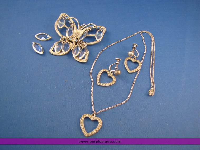 image for item 7259 Silver and blue vintage butterfly pendant