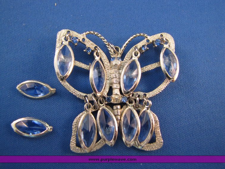 image for item 7259 Silver and blue vintage butterfly pendant