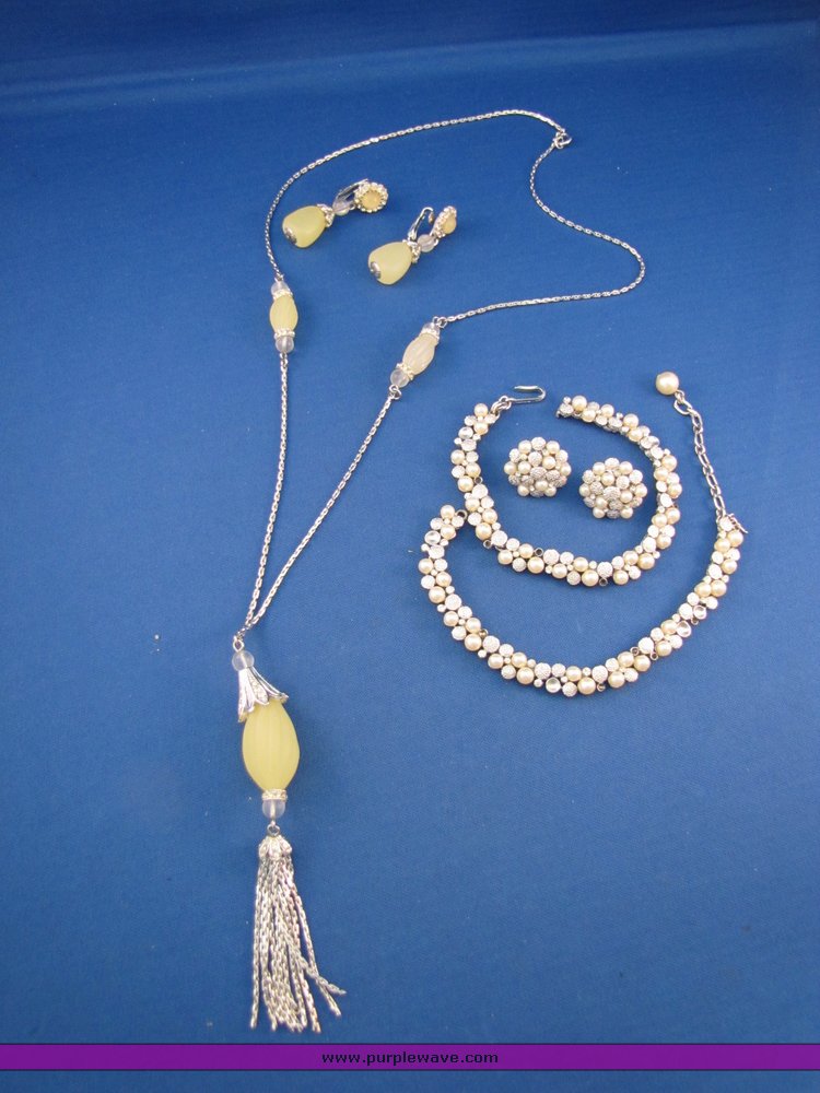 image for item 7261 Silver and yellow pendant necklace