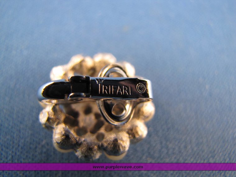 image for item 7261 Silver and yellow pendant necklace